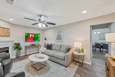 Image de Ath - Downtown Woodstock Luxury - Walk to Cherokee Amphitheater (1/4 mile) 4 Bedroom