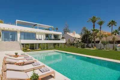Image de Modern Beachfront Villa With Heated Pool And Gym