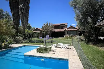 Image de Casona en los Caminos del Vino, con Vista a Montaña y Pileta