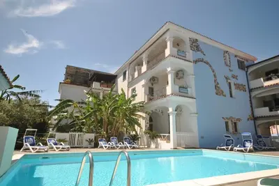 4½-room apartment (126m²) on ground floor with veranda and access to the garden.
