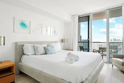 Image de Top Floor Beach Condo with King Bed - Great Views