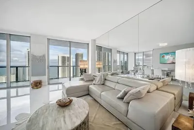 Image de Million Dollar Waterfront Penthouse