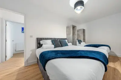 Image de Large-Appartement-Salle de bain privée séparée