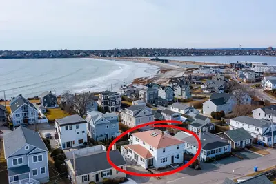 Image de Coastal Charm & Newport Elegance Beach Days, Cliff Walk Sunsets, Newport Nights