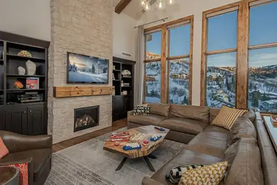 Image de Modern Luxury Penthouse + Ski-in/out + Views | Mountain Meltaway
