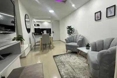 Cali Agradable Apartamento con Piscina y Parqueadero y Aire C
