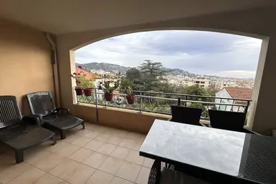 Image de 2 bedroom apartment with a pool in the heart of Cannes, easy walk to the main beach on La Croisette - 2191