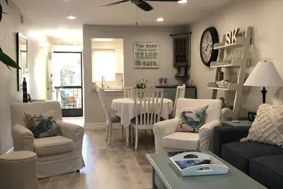 Image de Updated 2br 2ba, Walk to Siesta Beach, Beautiful Grounds, Pool & Covered Parking