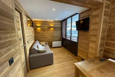 Image de 100m du centre station, 2ème étage, balcon, télévision, casier à ski, 32m², Tignes