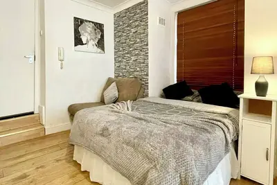 Image de Studio flat with garden