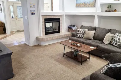 Image de Spacious 3bd/2ba home w/office & triple garage