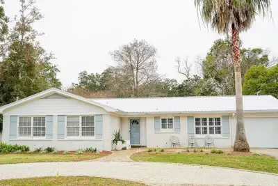 Image de Coastal cottage with golf cart | Fall special