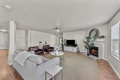 Image de Cozy Oasis in McKinney: Your Home Away from Home