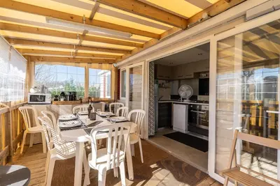Image de Mobile Home avec terrasse privée, jardin privé et climatisation