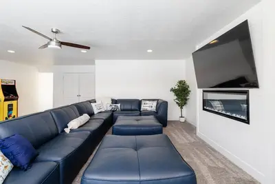 Image de 3 bedrooms, no bunks! 2 Kings, 2 Queens | Lvl 2 Ev Charger