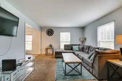Image de Clinton Township Condo Near L'anse Creuse Bay!