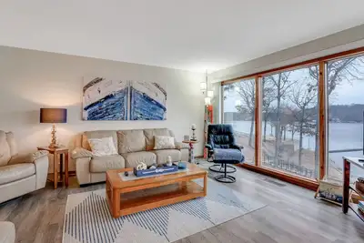 Image de 3 Br Lake Front Baypoint Condo, Pool, Boat Slip in Osage Beach, Mo, Mm 24 1/2