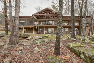 Image de Greers Ferry Lake Vacation Rental w\/ Porch & View!