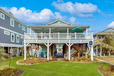Image de Serene getaway with deck, fireplace, & ocean views - near golf & beach - dogs ok
