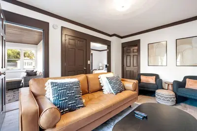 Image de Charming Extended Stay Haven in Safe/Vibrant Area