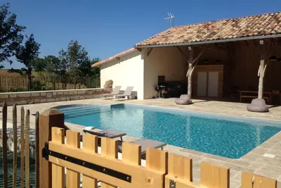 Image de Maison de campagne 'Villa Virginie Gite 1' avec piscine privée, Wi-Fi et climatisation