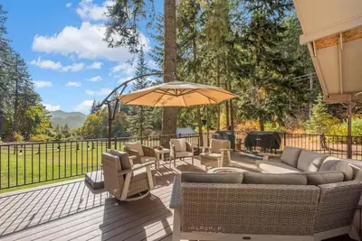 Image de Lewis Ranch- w/ Private Mountain