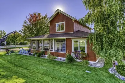 Image de Bootlegger Roost- Barn feel on the Beach!