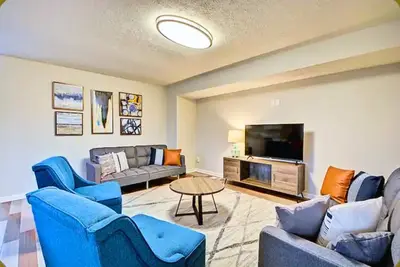Image de Spacious Fully Renovated 6br/3ba Townhome!