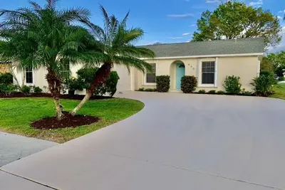 Image de Beautiful Pool Home Near Beach Fall 🍁 Specials! ☀️🏖️🐠