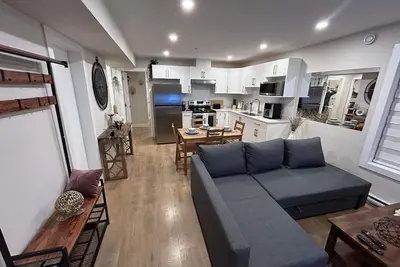 Image de New, Spacious 2 Bedrooms Suite in Downtown Maple Ridge with free parking!