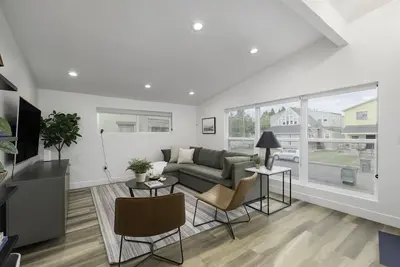 Image de Renovated 2br/1ba Flat Close to 25th Street Fun