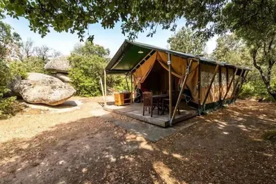 Image de Standard Safari Lodge 25m2 2 Schlafzimmer - Terrasse, umgeben von Natur (ohne Sanitäranlagen) 5 Personen