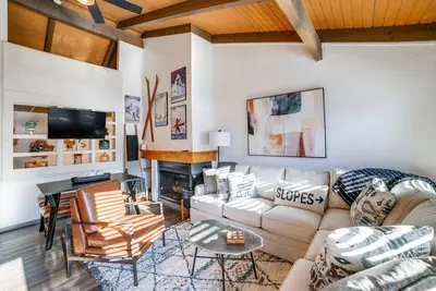 Image de Chic Greek Peak Ski Resort Townhome w/ Balconies!