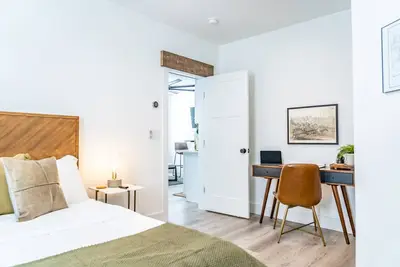 Image de Sage at The Shire 255 - Unit A - Downtown!