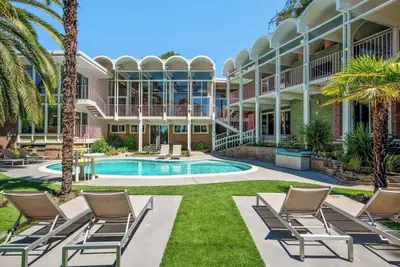 Image de Iconia: Historic Mansion, Heated Pool, 9 Bedrooms