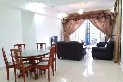 Image de Crown Imperial Court Apartment Madam Ng1