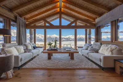 Image de Magnifique chalet en vieux bois avec vue spectaculaire sur les Alpes bernoises