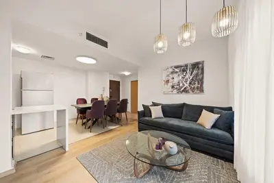 Image de Luxurious 3-Bdr In King David Street with Parking