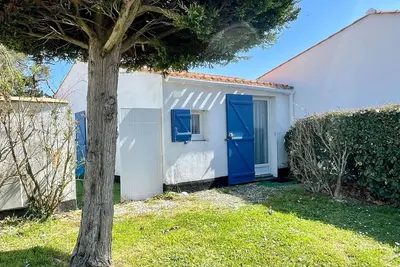 Image de Maison T3 à 800 m de la plage avec piscine chauffée, tennis, Wi-Fi, patio clos et parking privatif