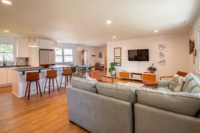 Image de Private Mid-Century Modern Home - Fall Specials