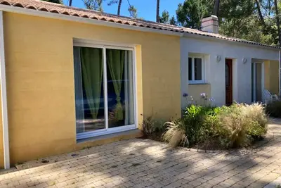 Image de Maison spacieuse à Saint-Jean-de-Monts : 11 pers, wifi, terrasse, proche plage et forêt