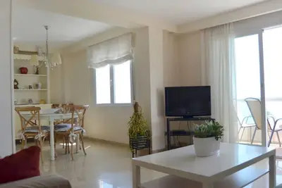 Image de Bel appartement à 50m de la plage avec piscine, terrasse et A/C à Torre del Mar