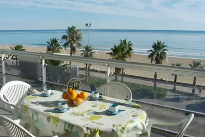 Image de Appartement 2 Chambres à 10m de la Plage avec Piscine, Idéal Familles, Animaux Acceptés