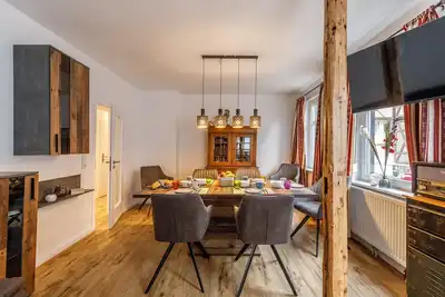 Image de Modern Saniertes Fachwerkhaus mit 3 Wohnungen
