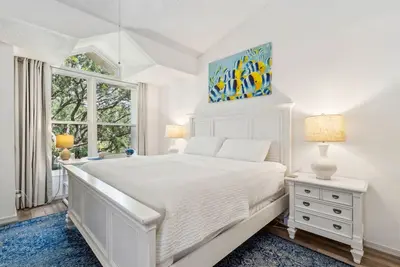 Image de Poolside Oasis: Gated Complex, Near Beach and Pool