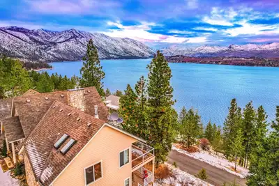 Image de 4br duplex with lake views, hot tub & wine cellar.