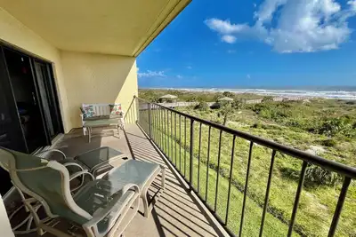 Image de Modern beach escape with spectacular ocean front views!