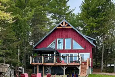 Image de Inspired by nature, designed for multifamily fun! \nNew, lakeside, pet friendly