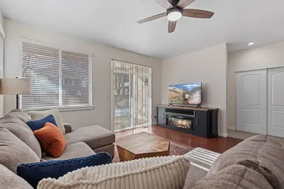 Image de Walk To Downtown Cda - Peaceful neighborhood with large backyard!