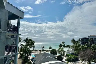 Image de Sundial Luxurious 2 Bedroom Ocean View Condominium- Quality at its Best.